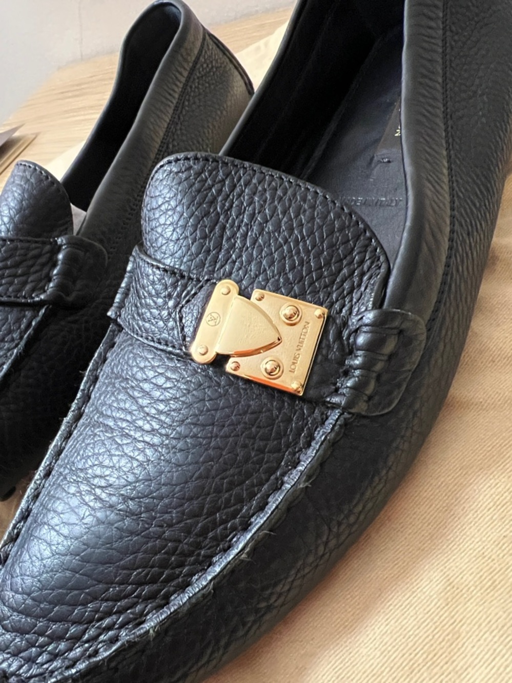 Louis Vuitton Black Pebbled Leather Loafers with Gold Hardware size 38,5 - Picture 2 of 11